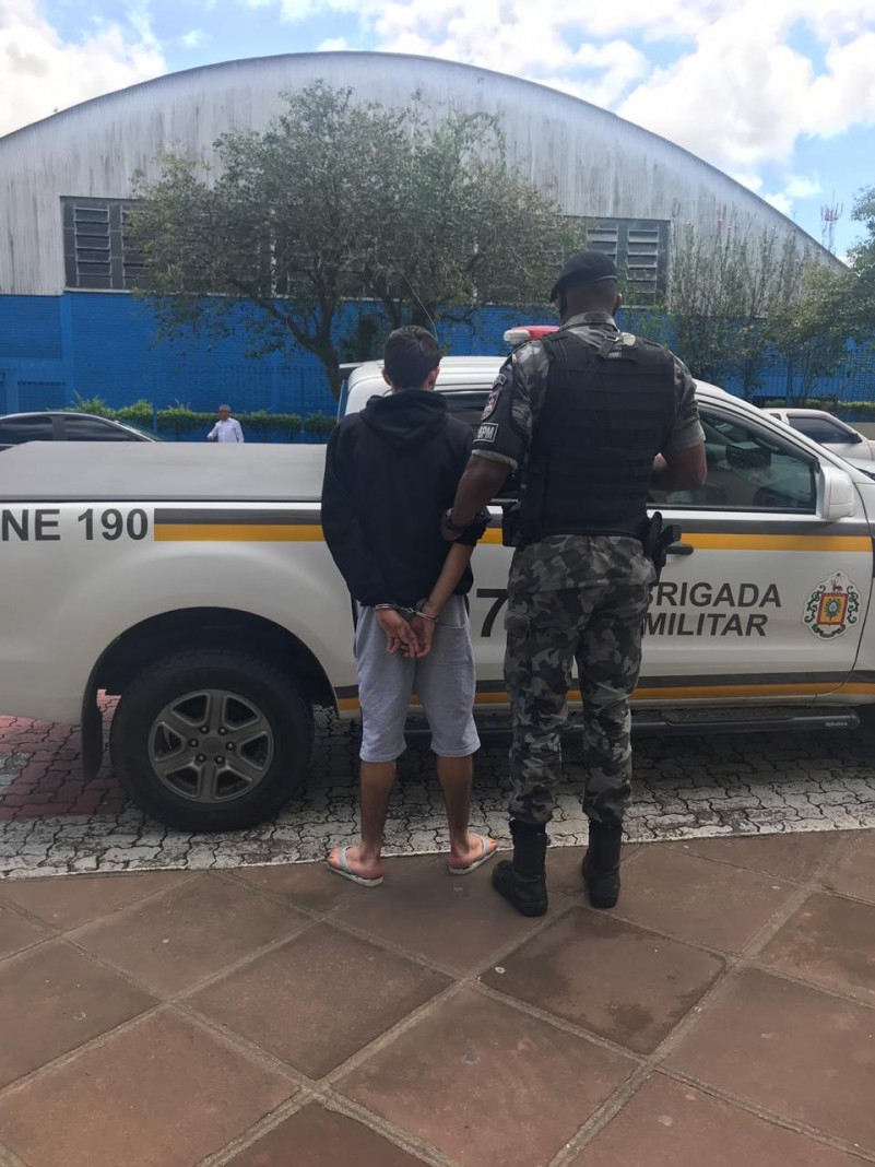 Brigada Militar de Santa Cruz do Sul prende indivíduo por Porte Ilegal de Arma de Fogo