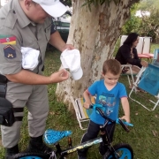 Brigada Militar realiza surpresa para menino
