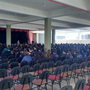 alunos no auditório