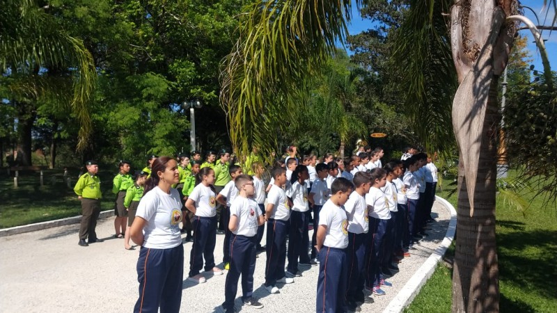 alunos perfiados para o evento