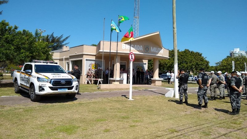 Troca de comando do município de Imbé. A tropa está posicionada em frente ao quartel de Imbé para a cerimonia do novo comando.