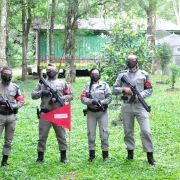 Militares em treinamento de Airsoft