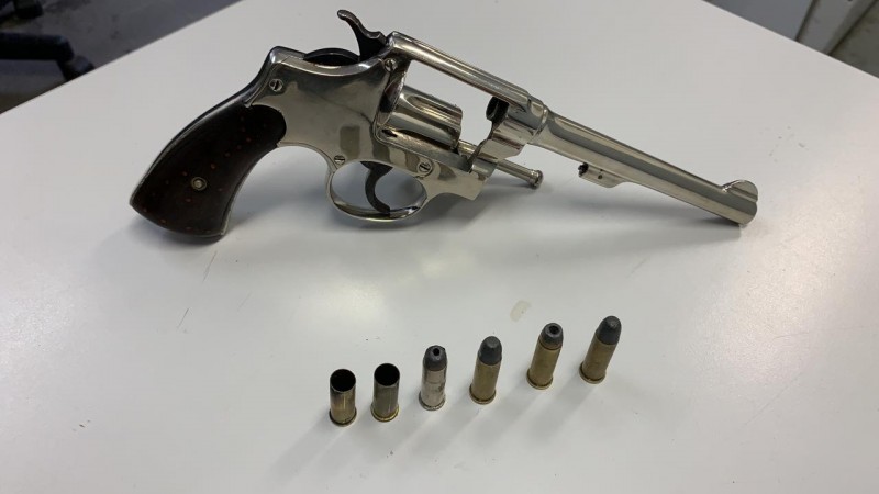 BM de Guaíba realiza prisão por porte ilegal de arma de fogo e tentativa de suborno