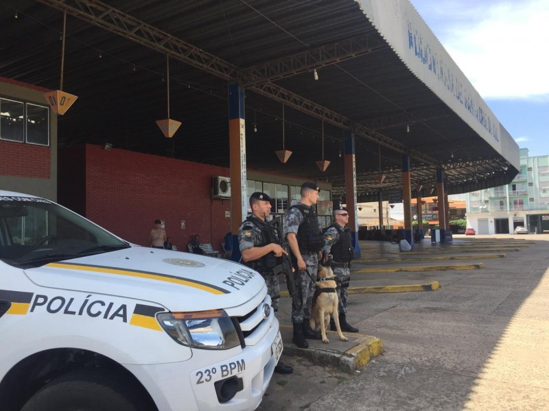 Comando Rodoviário da BM realiza operação em caminhões com suspensão  arqueada