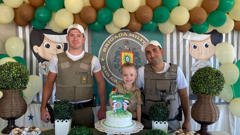 BM comparece em aniversário de menino admirador da BM