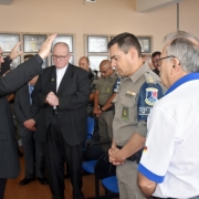Bispo Diocesano de Caxias do Sul vistando ao quartel da  BM na cidade