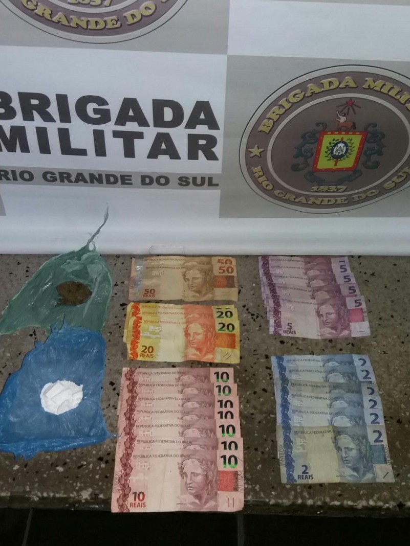 maconha, cocaína e dinheiro
