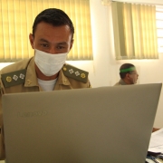Instrutor Proerd em videoconferência