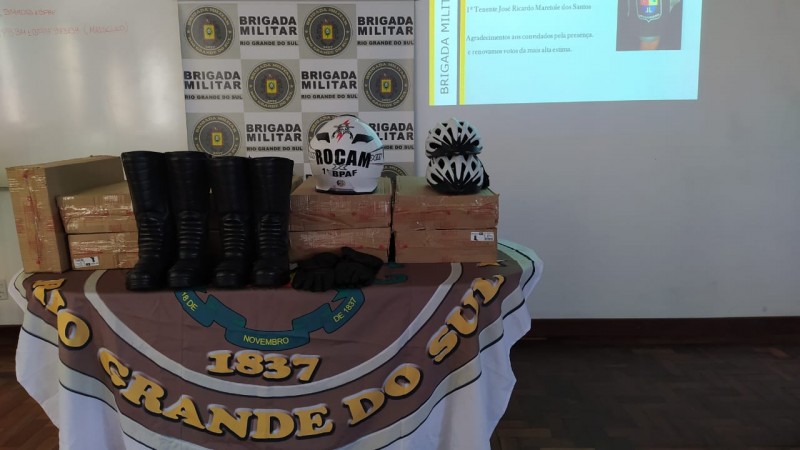 botas, luvas e capacetes doados