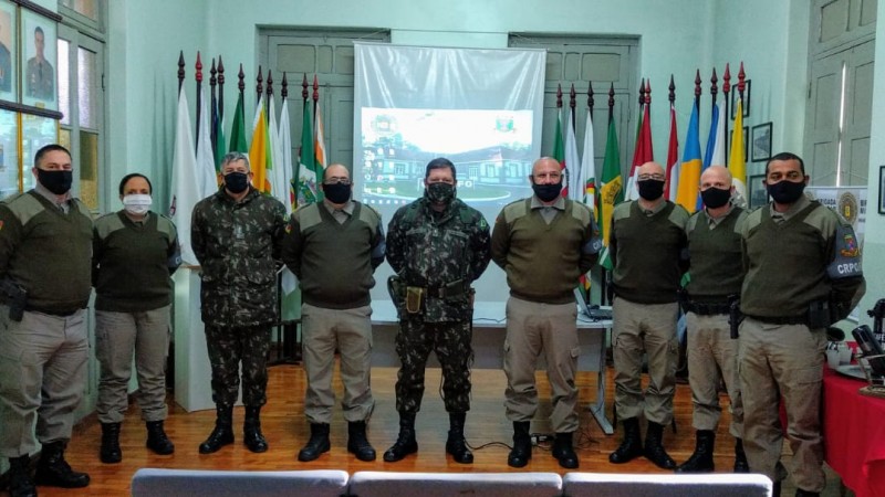 oficiais presentes no encontro