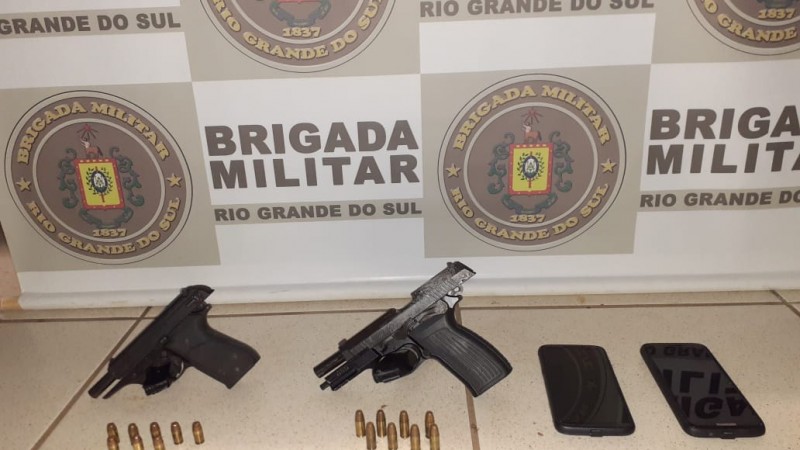 pistolas e munições