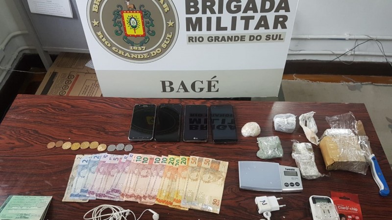 DROGAS, DINHEIRO E CELULARES APREENDIDOS