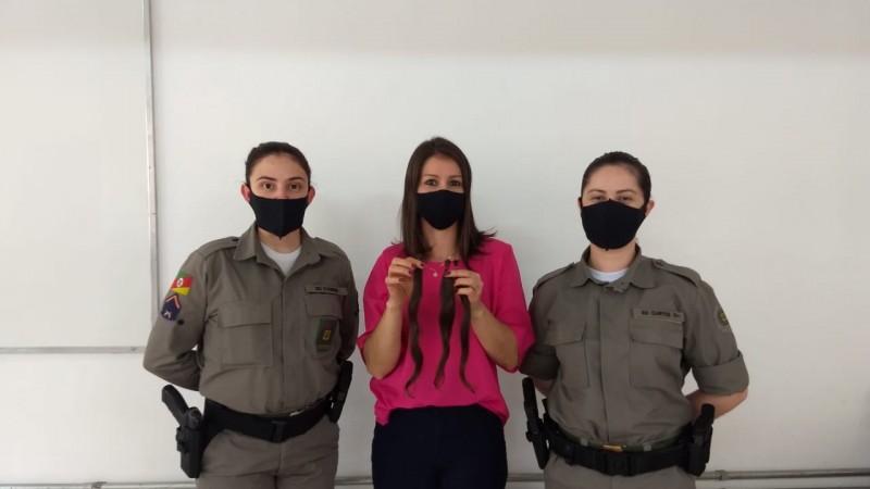 duas pms com a inspetora da civil