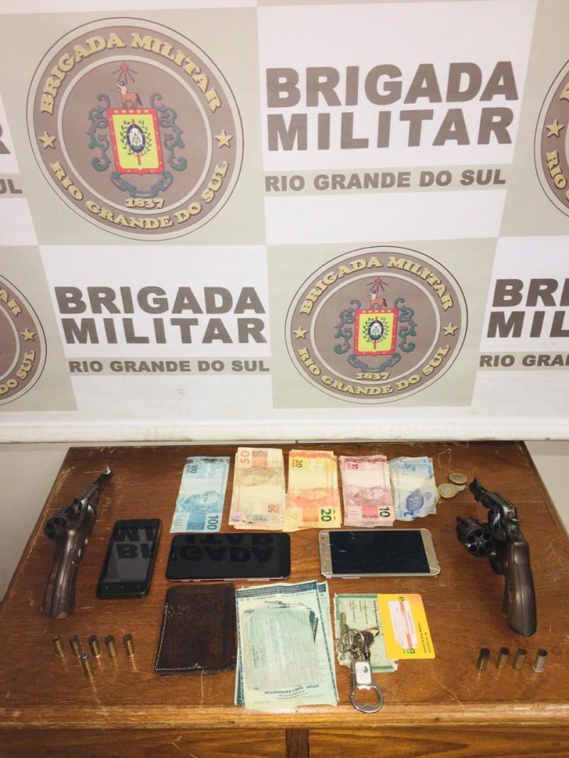 armas, dinheiro e munição