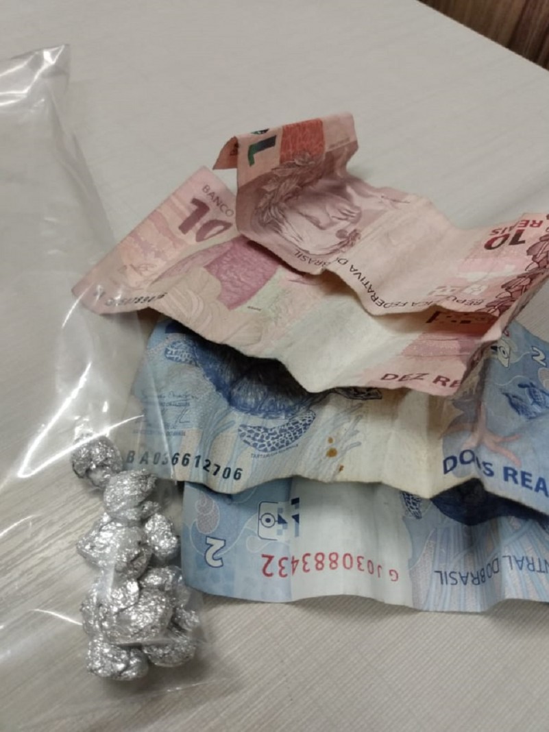 cocaína e dinheiro
