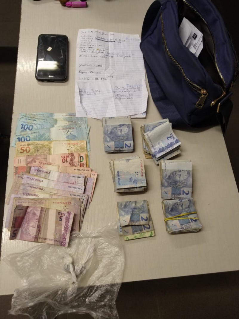 dinheiro, drogas apreendidos