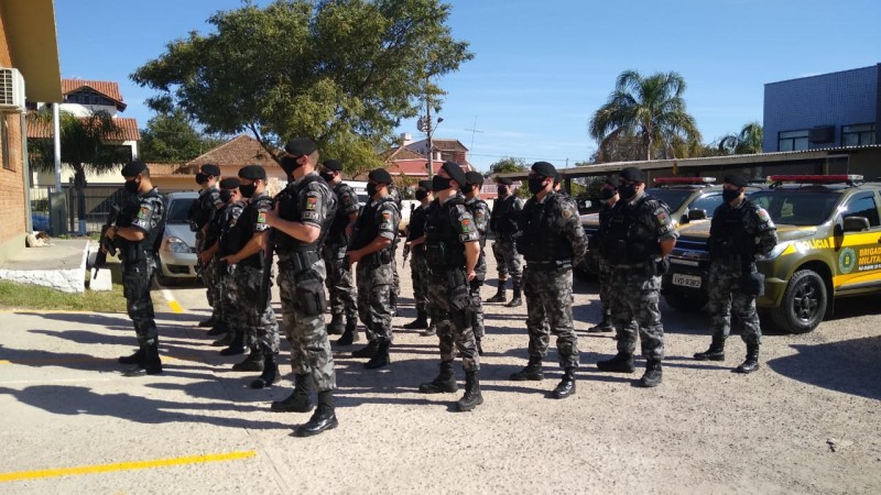 policias em apoio