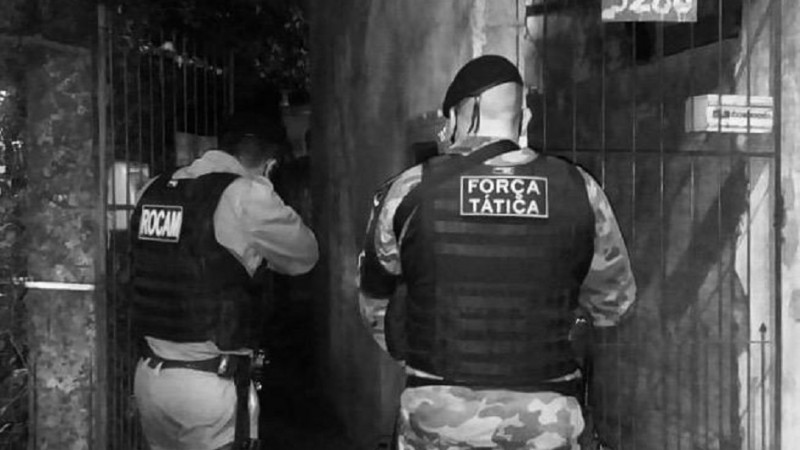 policiais atuando