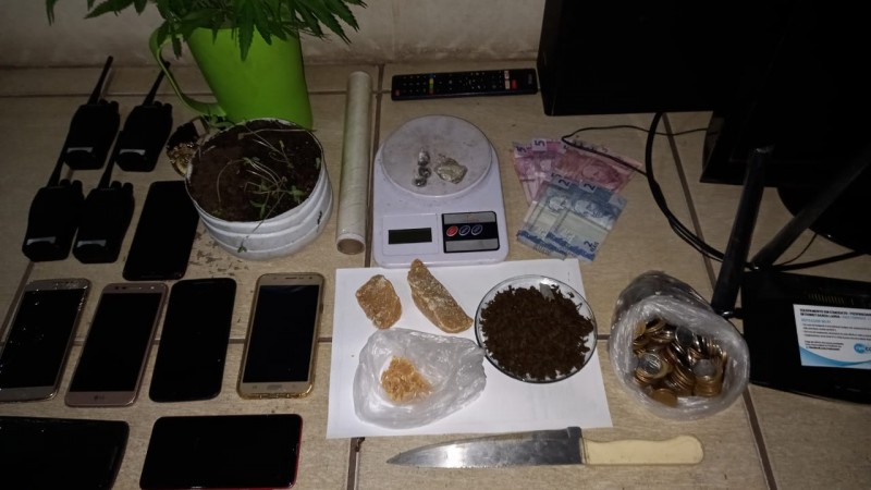 Drogas e objetos apreendidos