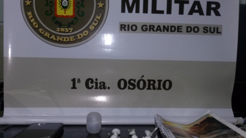 Drogas e materiais apreendidos