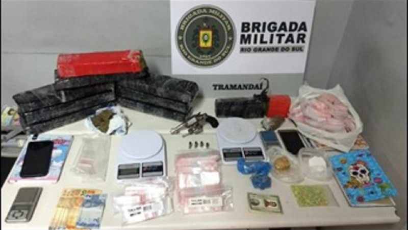 Drogas apreendidas com dupla em Tramanda&iacute;