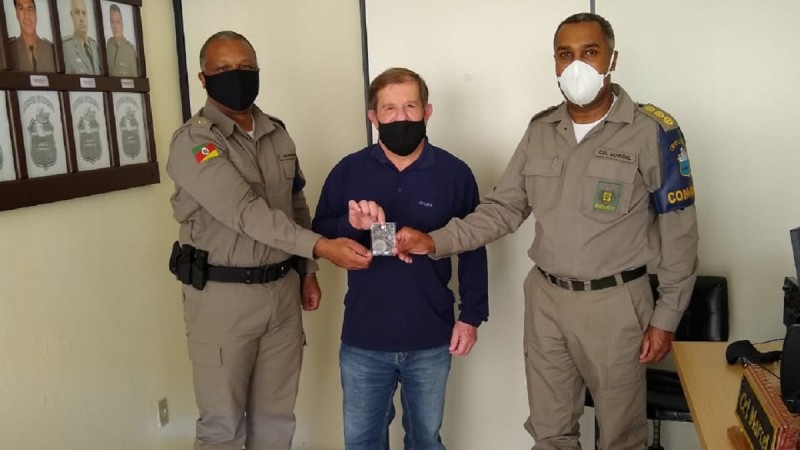Major Paulo Eduardo (esquerda), TenCel Trevisan (centro) e coronel Marcel (direita)
