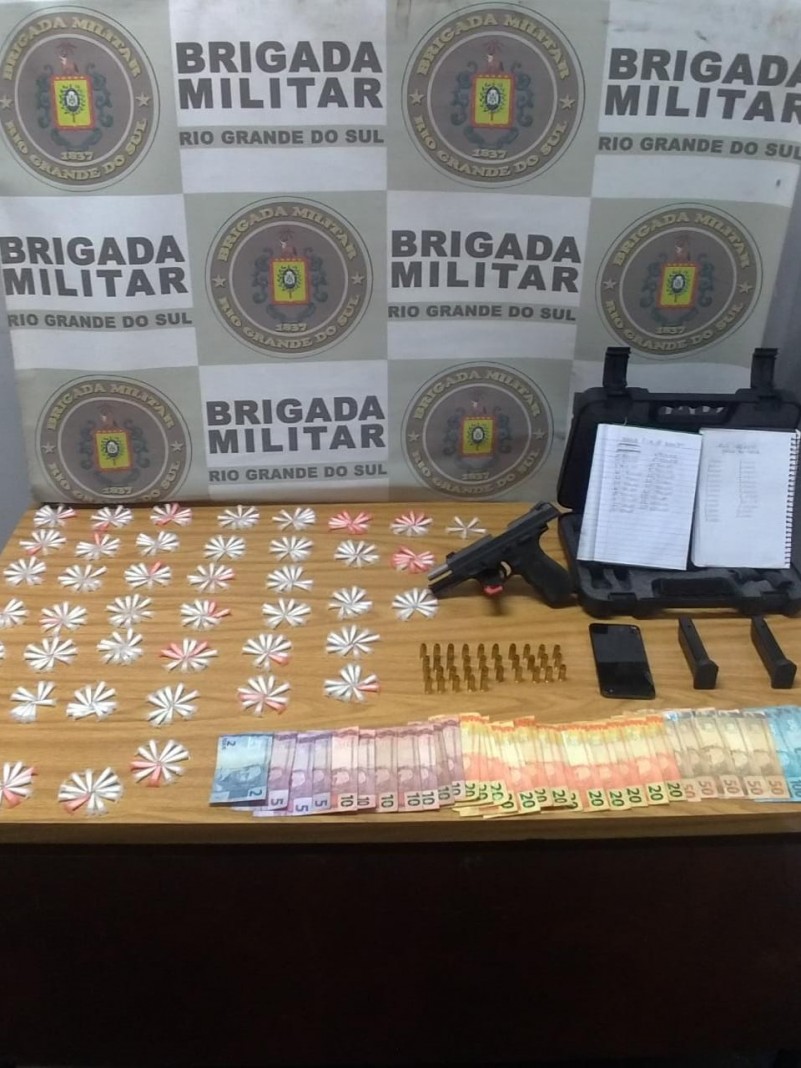 Arma, munições e drogas apreendidas em 18 11 2020