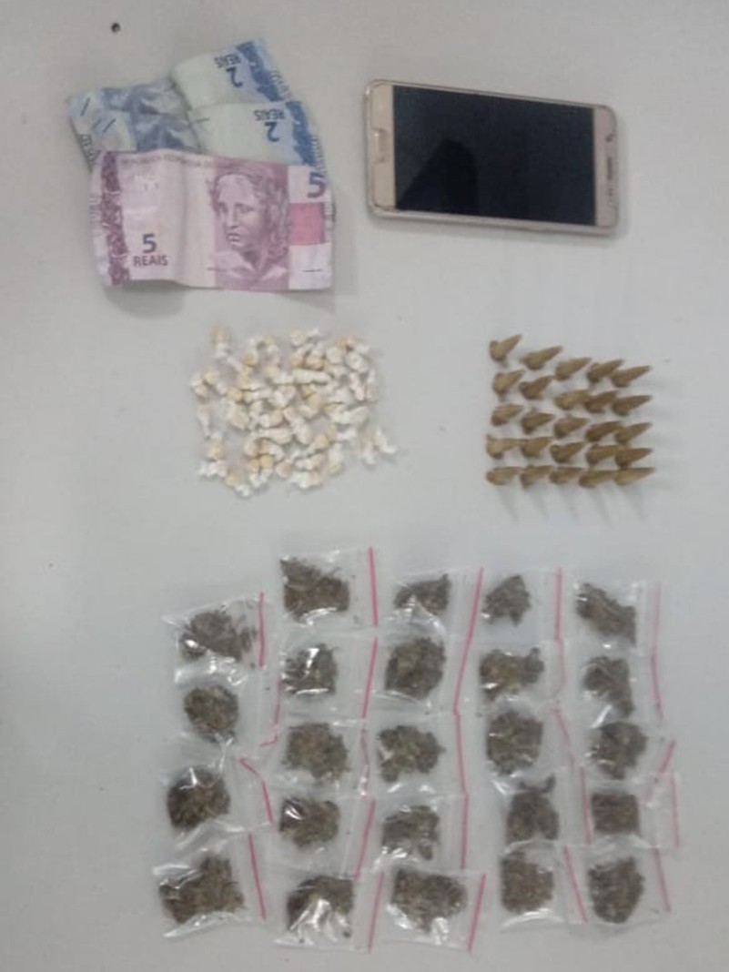 18°BPM apreende uma adolescente por tráfico de drogas
