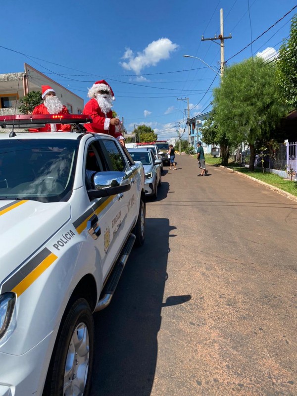 Brigada MIlitar realiza doação de brinquedos 