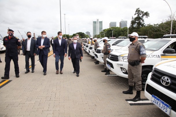 Autoridades entregam as novas semiblindadas para a Brigada Militar