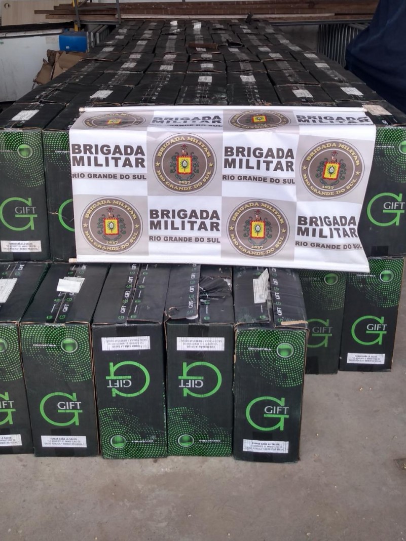 caixas de cigarro