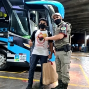 Mobilização de PMs gaúcha e paulista resgata jovem do RS desamparado em SP após encontro frustrado