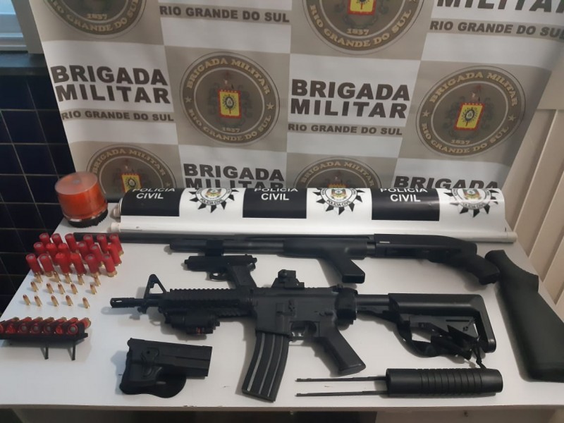 1º BPM apreende fuzil e armas em Porto Alegre - Brigada Militar