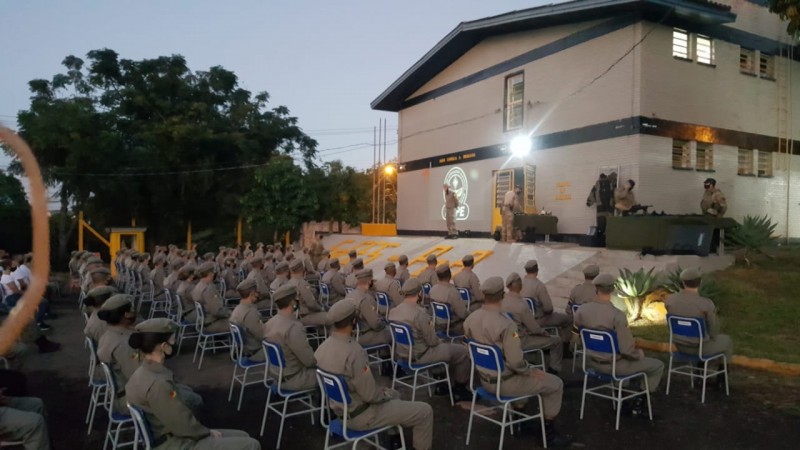 Pioneirismo na Cavalaria da Brigada Militar: Duas policiais militares  femininas concluem curso de especialização fora do Estado - Brigada Militar