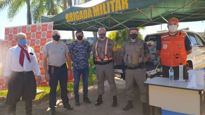 Policiais Militares do 1° Batalhão Rodoviário da Brigada Militar realizaram a "Ação Solidária em homenagem a Tiradentes”, em Erechim