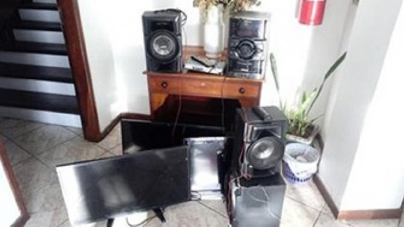 televisores e aparelho de som