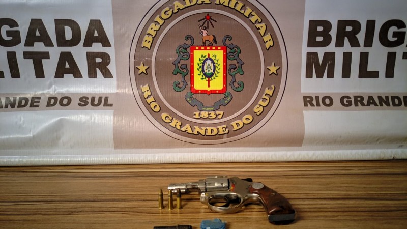 arma apreendida, por&ccedil;&otilde;es de maconha
