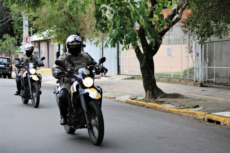 15° BPM realiza operação "CAMINHOS SEGUROS" nas escolas de Canoas