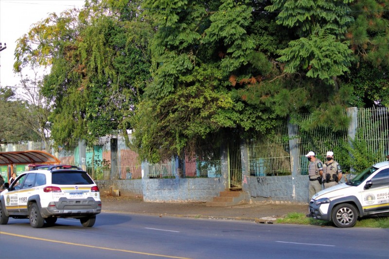 15° BPM realiza operação "CAMINHOS SEGUROS" nas escolas de Canoas