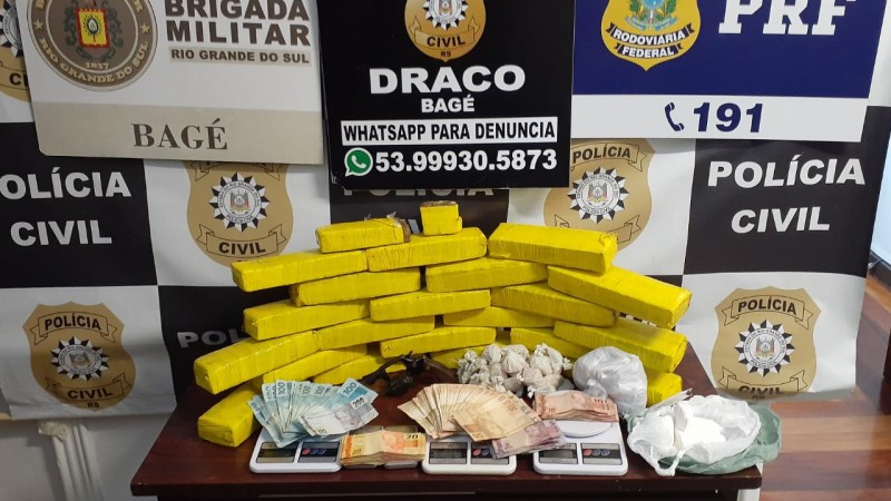 drogas, dinheiro balan&ccedil;as...