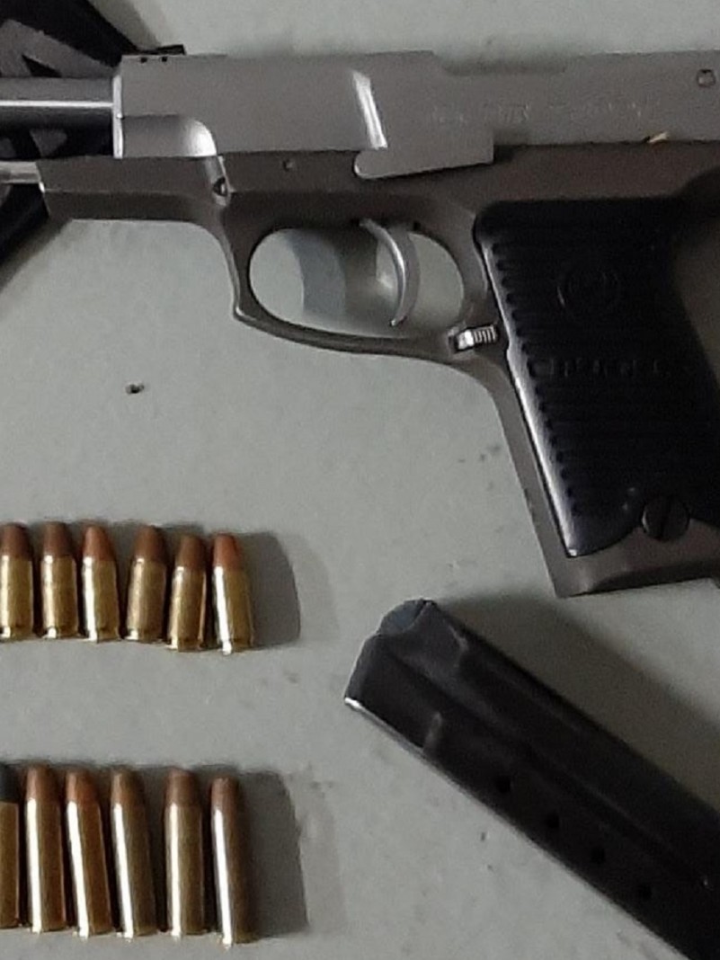 pistola e muni&ccedil;&otilde;es