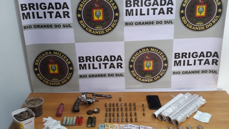 Prisão por tráfico de drogas e porte ilegal de arma de fogo