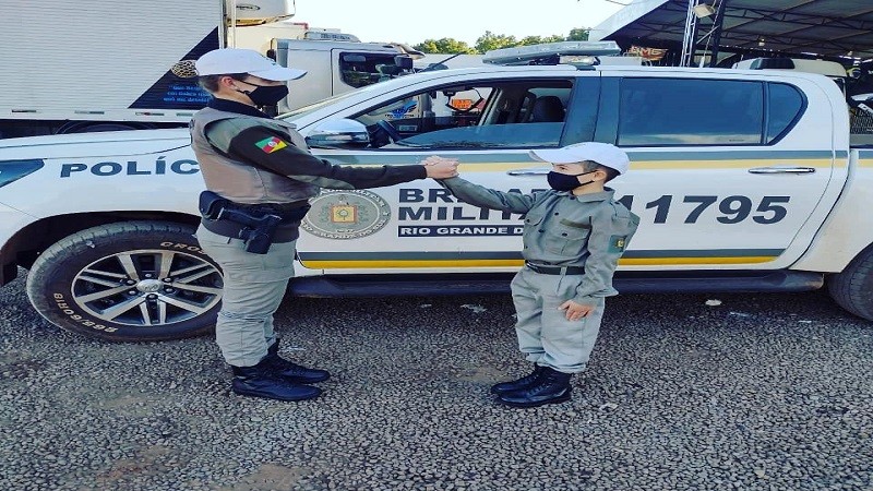 Soldado Andressa e o amigo Luis