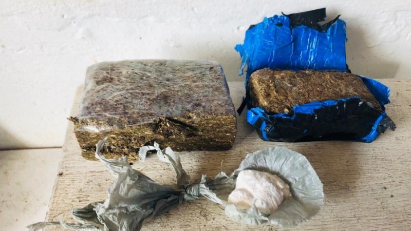 maconha e cocaína apreendidas