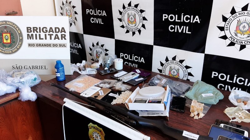 Drogas, balança, arma