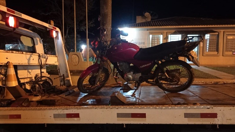 motocicleta localizada e removida ao guincho