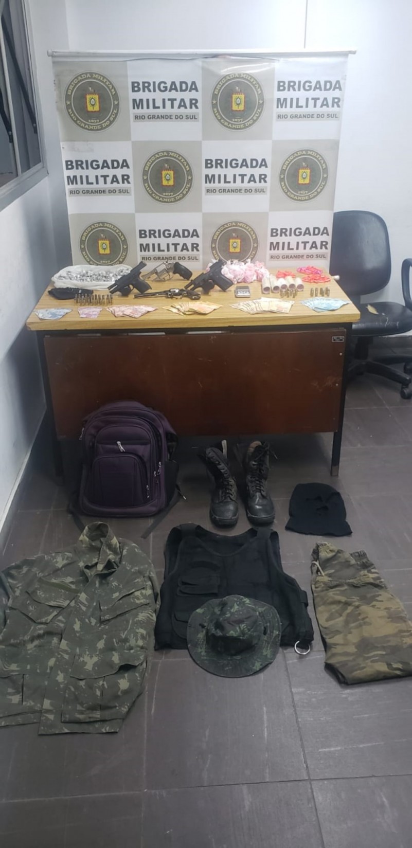 Prisão por tráfico de drogas e porte ilegal de arma