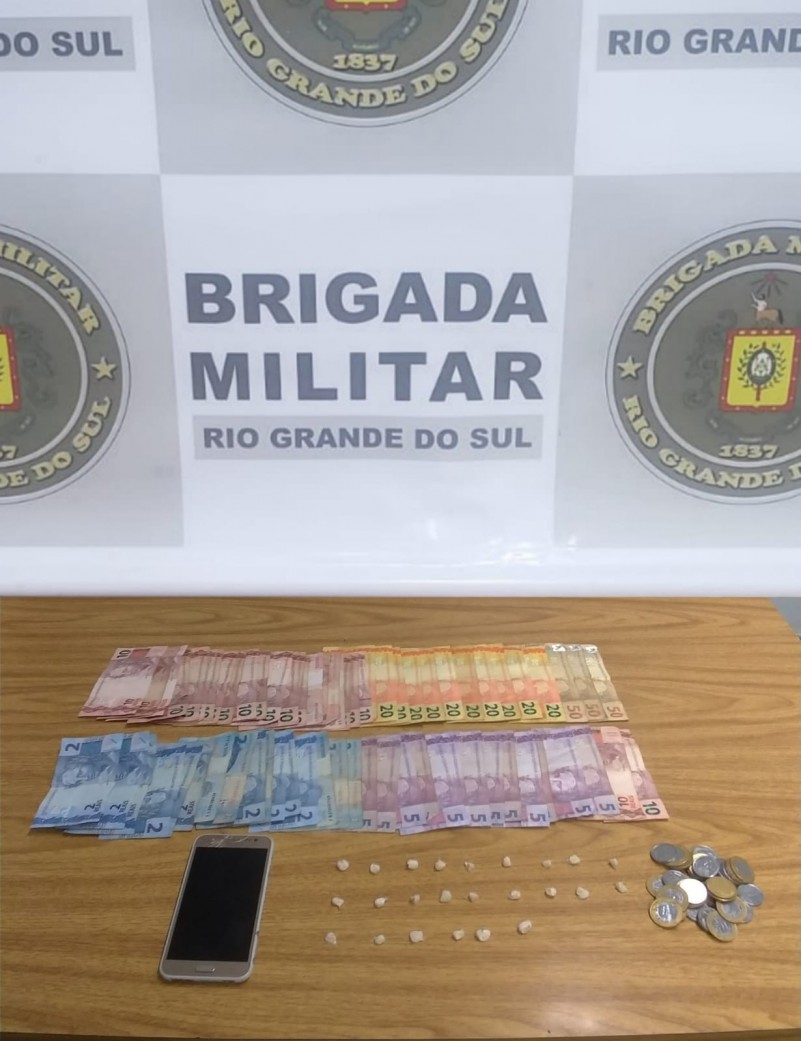 15° BPM prende dois homens por tráfico de drogas em Canoas