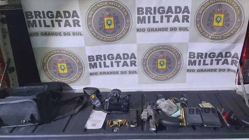 Material apreendido na ação.