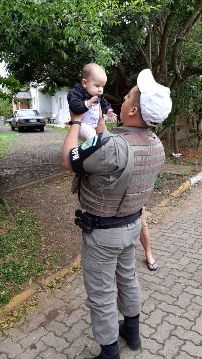 Bebê caido ao solo
